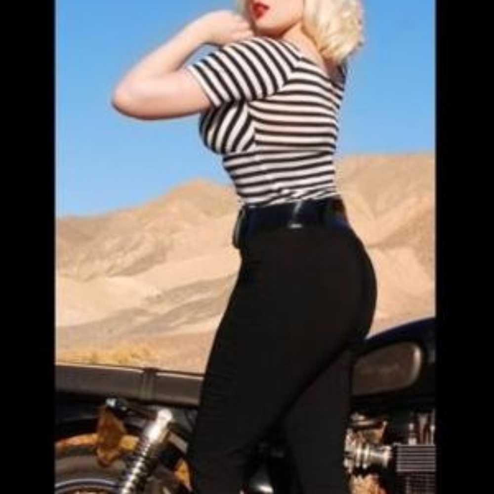 Pinupgirl Clothing black capris S